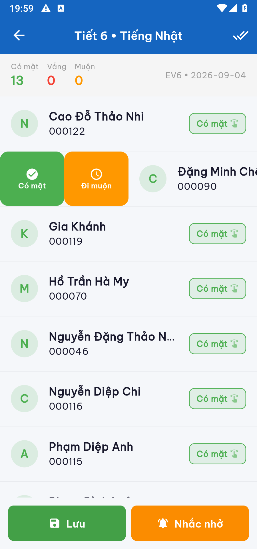 Vuốt phải hiện nút Có mặt và Đi muộn